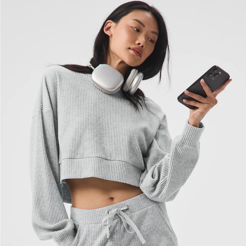 ALO Yoga Muse Hoodie. Size Medium. Athletic Heather Grey.